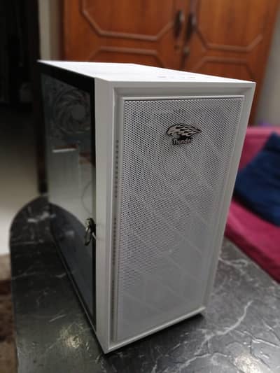 Gaming case with 4  rgb fans (white and black)