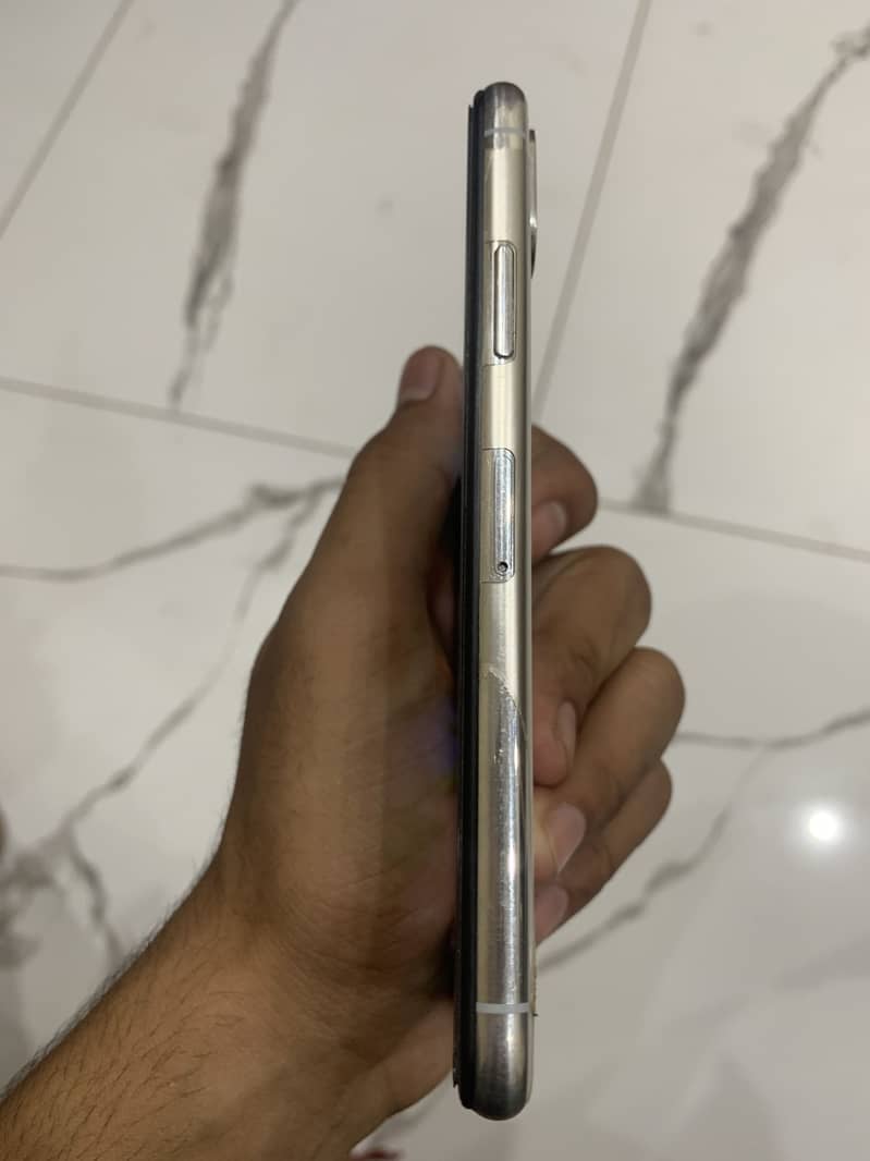 iPhone X 4