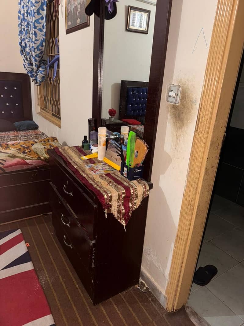 Dressing table 7