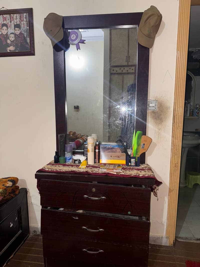 Dressing table 8