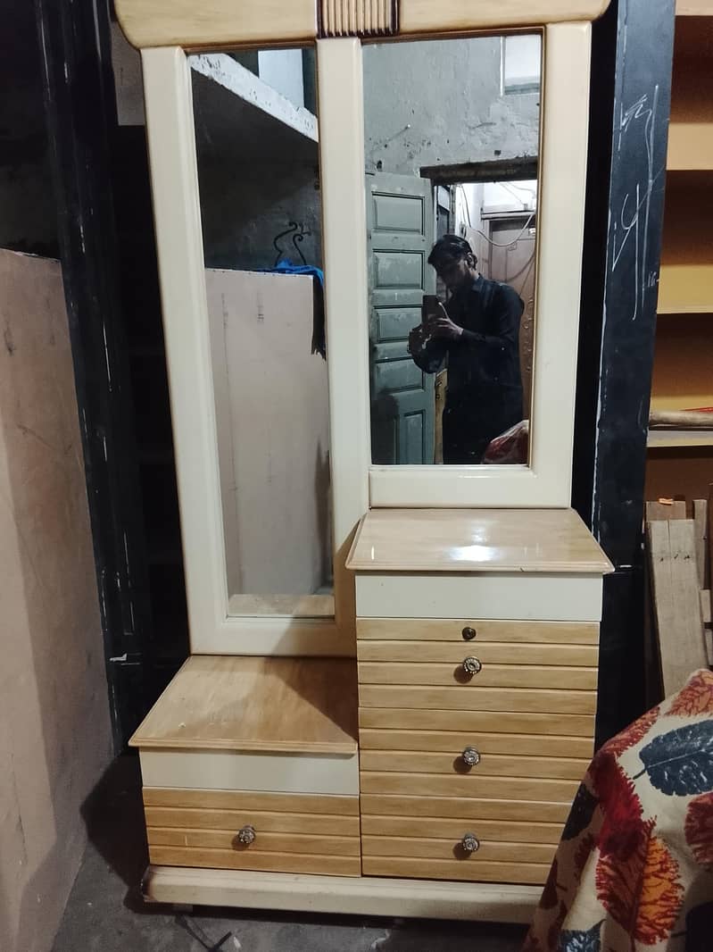 dressing table 0