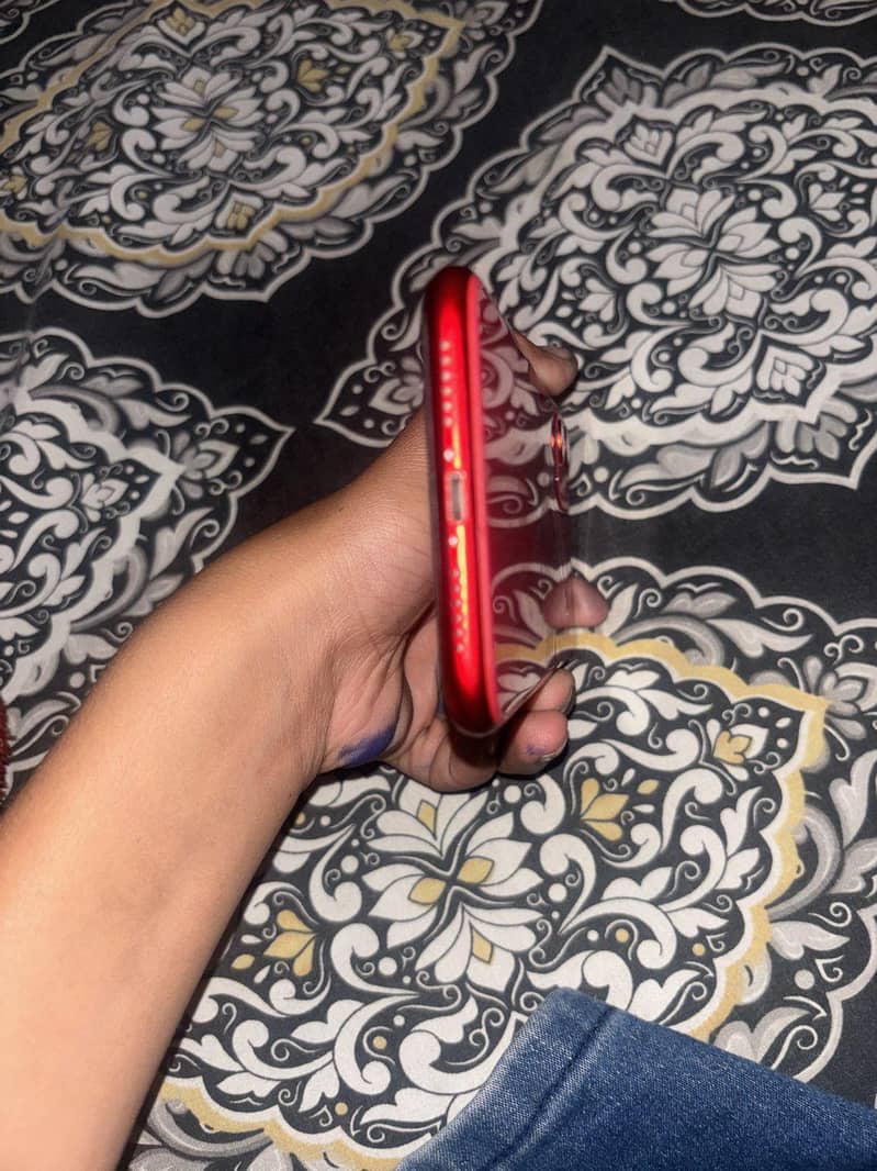 iPhone 11 4