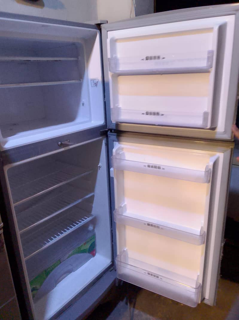 frige Dawlance 1