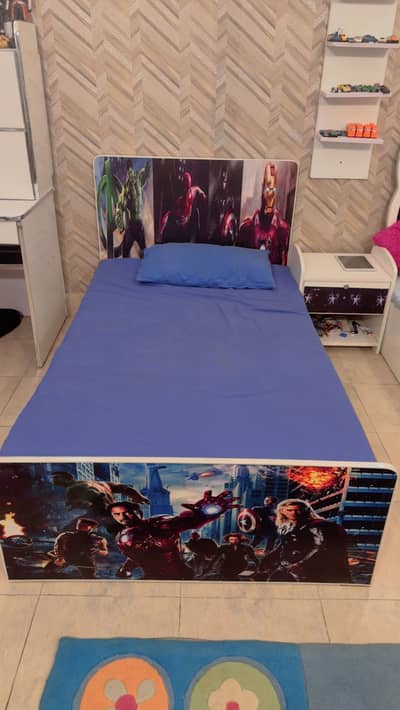 I’m selling my 2 kids beds with side tables and dressing table