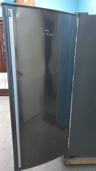 Dawlance Vertical Freezer (VF-1035WB) - Excellent Condition