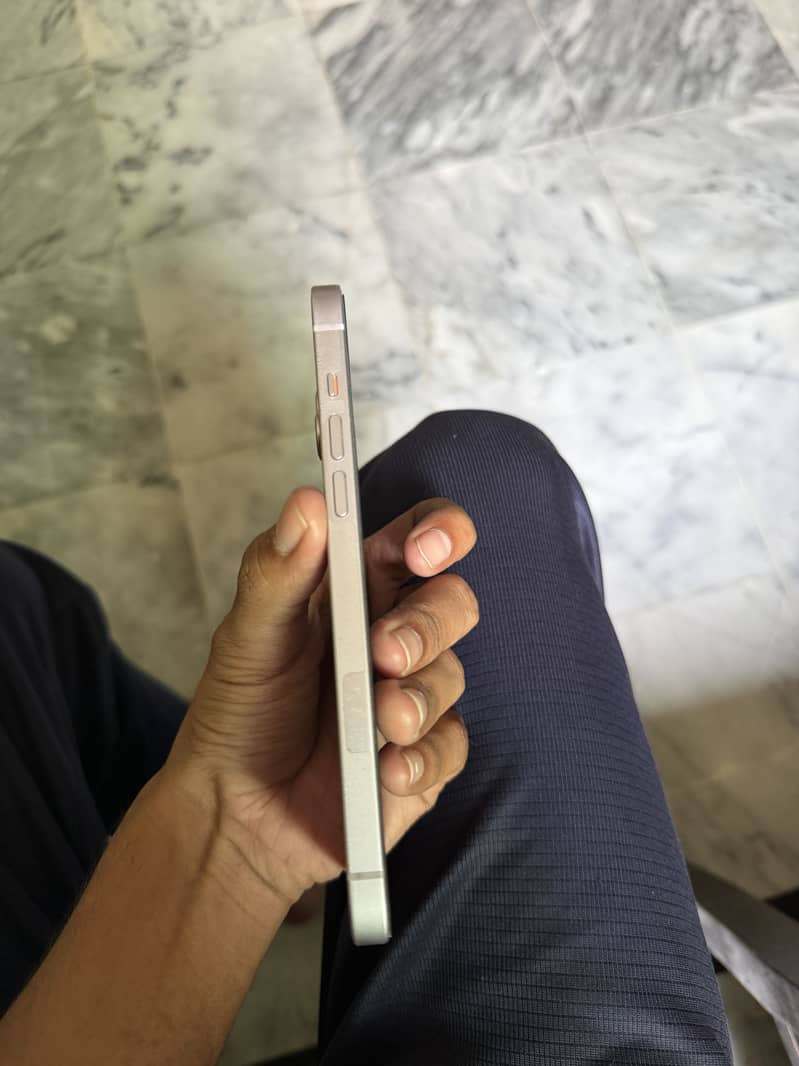 iPhone 14 plus 4