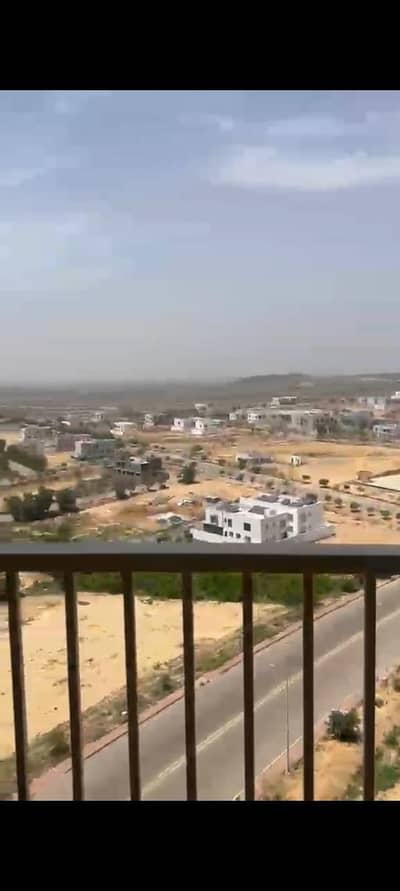 Studio Flat' For Sale in Bahria town 550 sq feet 11th floor present 4 Rental income 20000