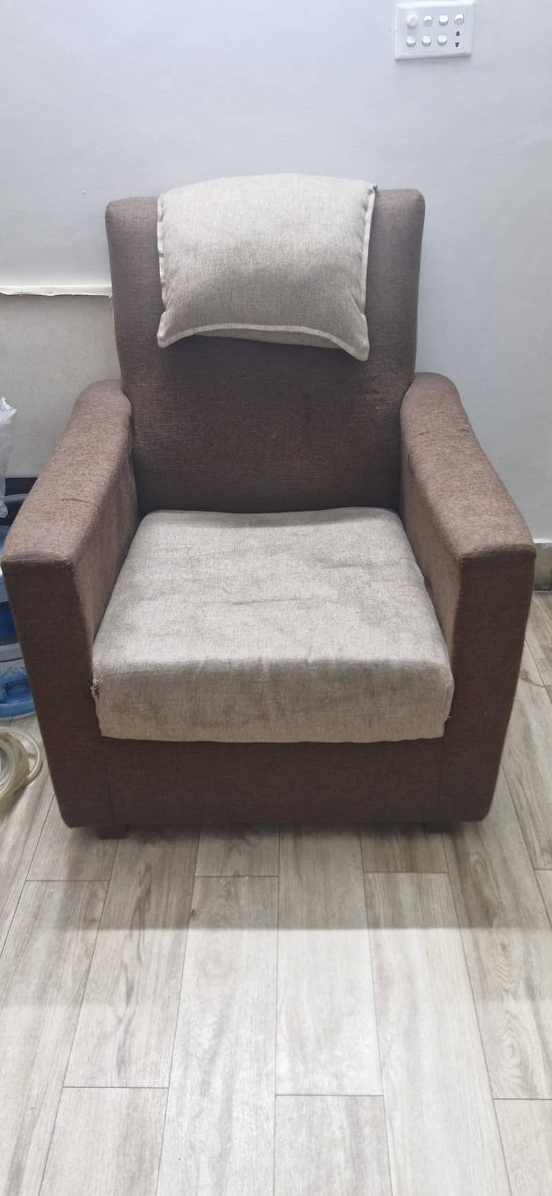 Single Sofa available 0