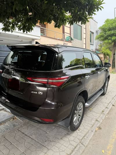 Toyota Fortuner 2.7 V