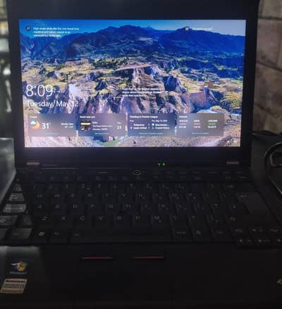 Lenovo i5 2nd GEN Ram 12Gb ssd 300 Gb 10/10 condition