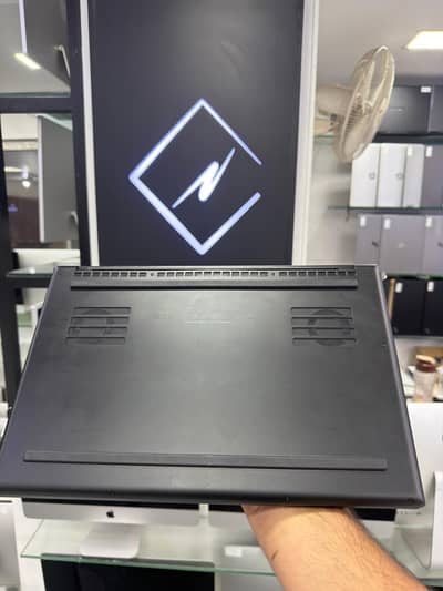 Razer Blade 15 2020 RZ09-033 Core i7 10th Gen RTX 2080 Super Max-Q 4K