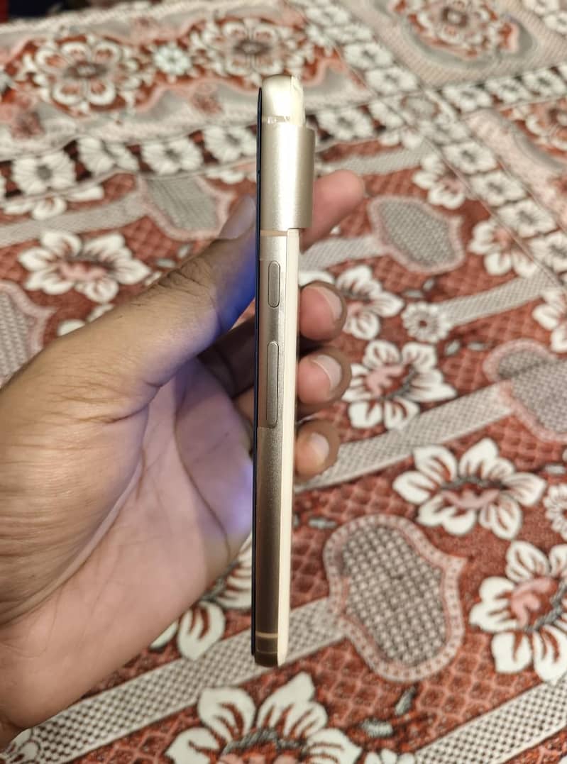 Google Pixel 8 4