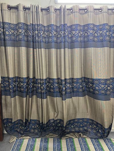 6 piece curtains slightly used.