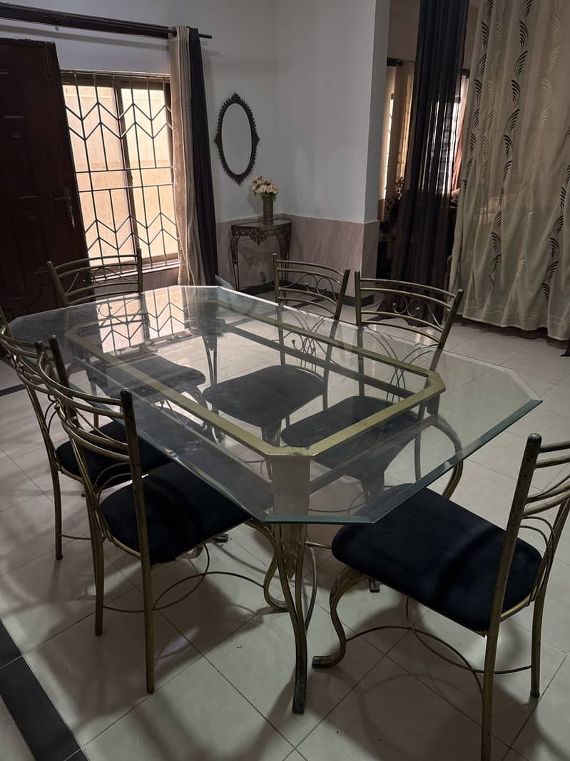 Dining Table with 6 chairs 0
