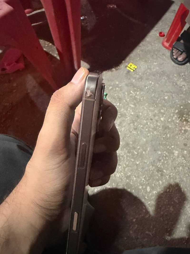 Apple iPhone 16 Pro Max 3