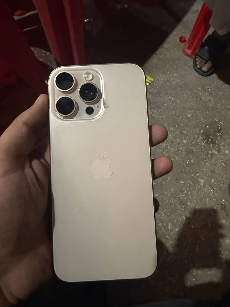 Apple iPhone 16 Pro Max 4