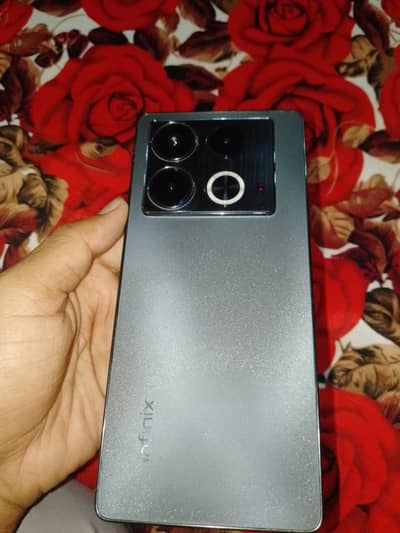 Infinix Note 40 256gb  . 10/10 condition