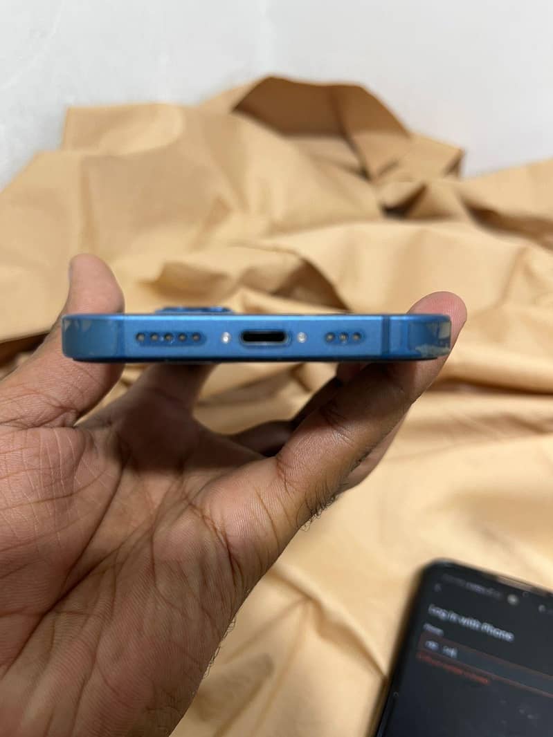 iPhone 13 3