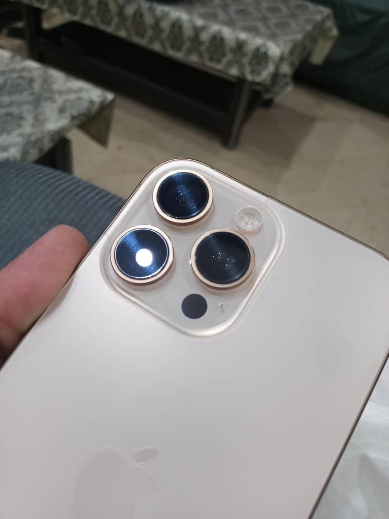 IPhone 16 Pro Max 1