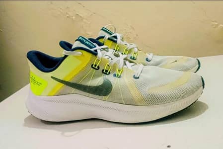 Nike Quest 4 Original – Excellent Condition – UK 9