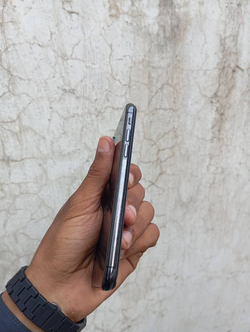 Apple iPhone X 3
