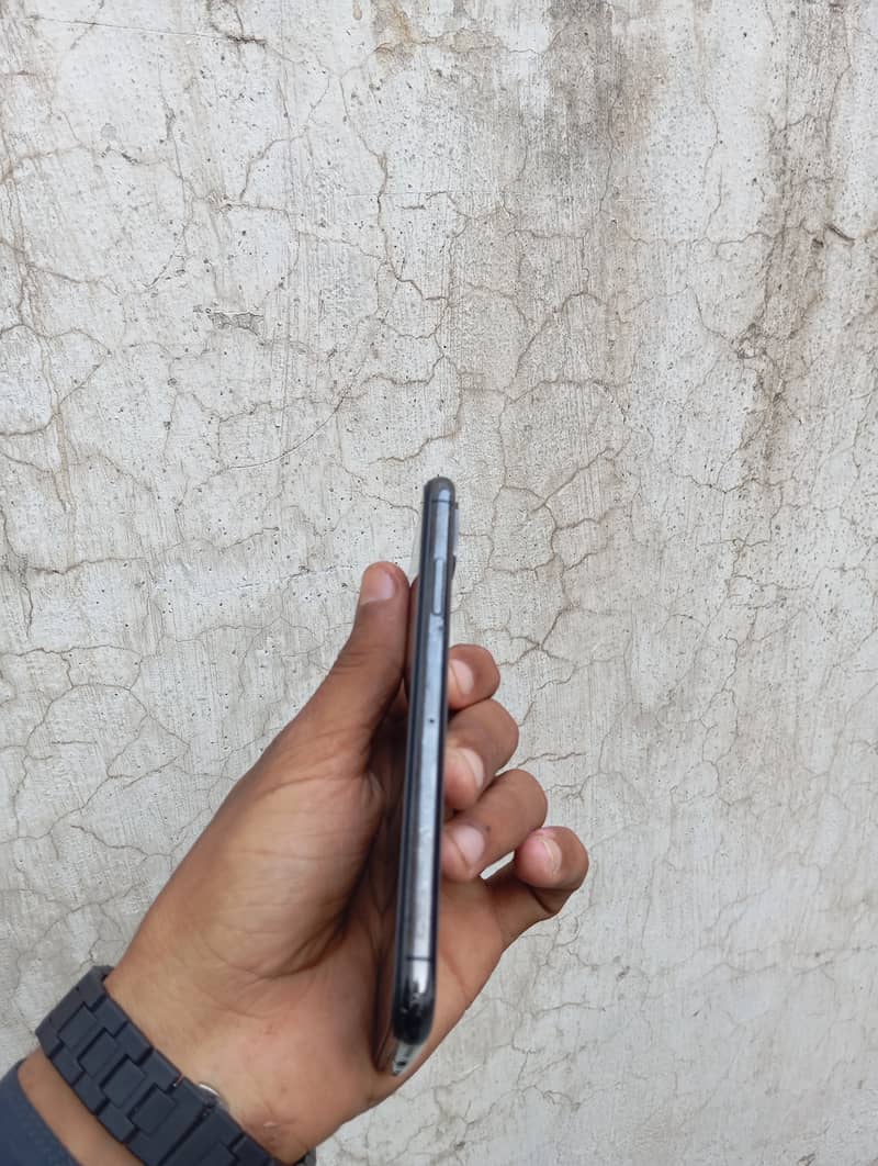 Apple iPhone X 4