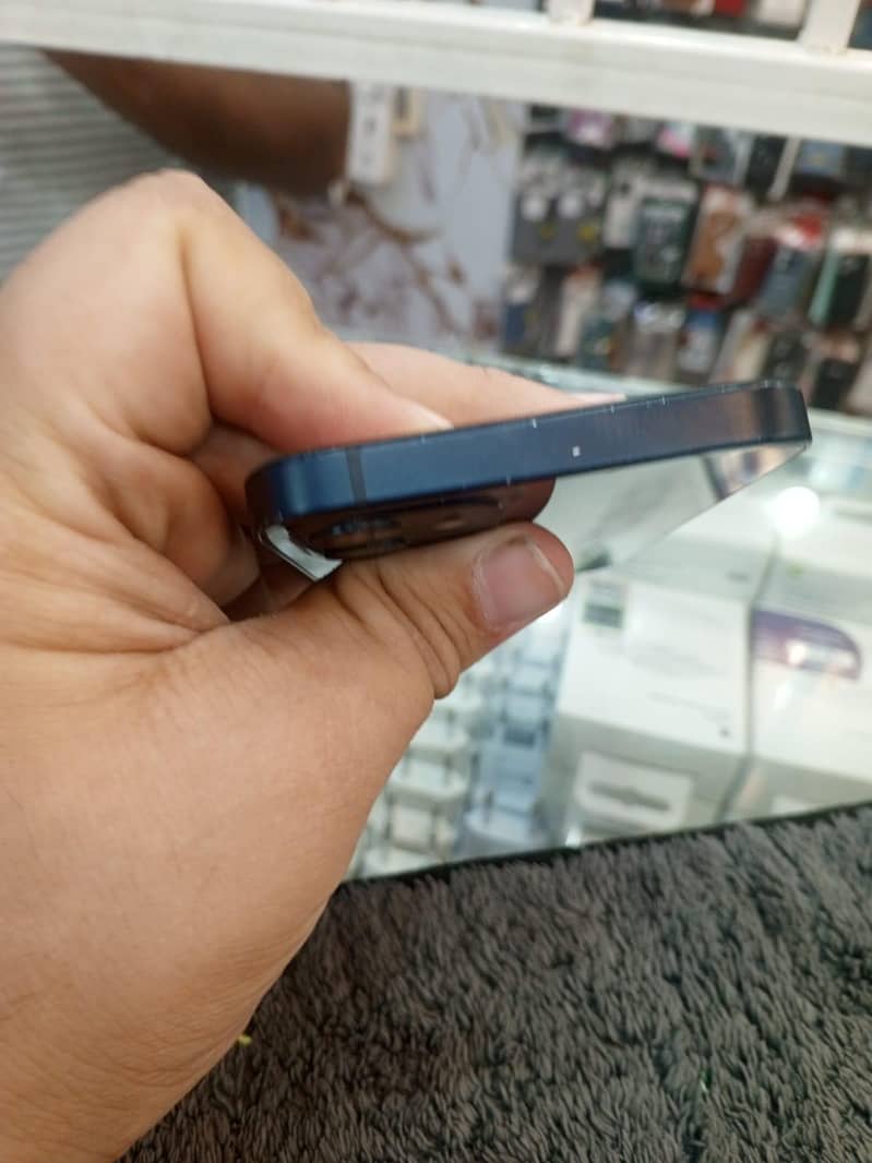 Iphone 12 4