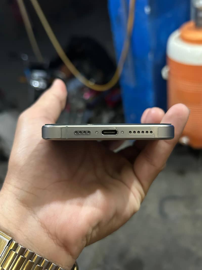 iPhone 15 pro max 2
