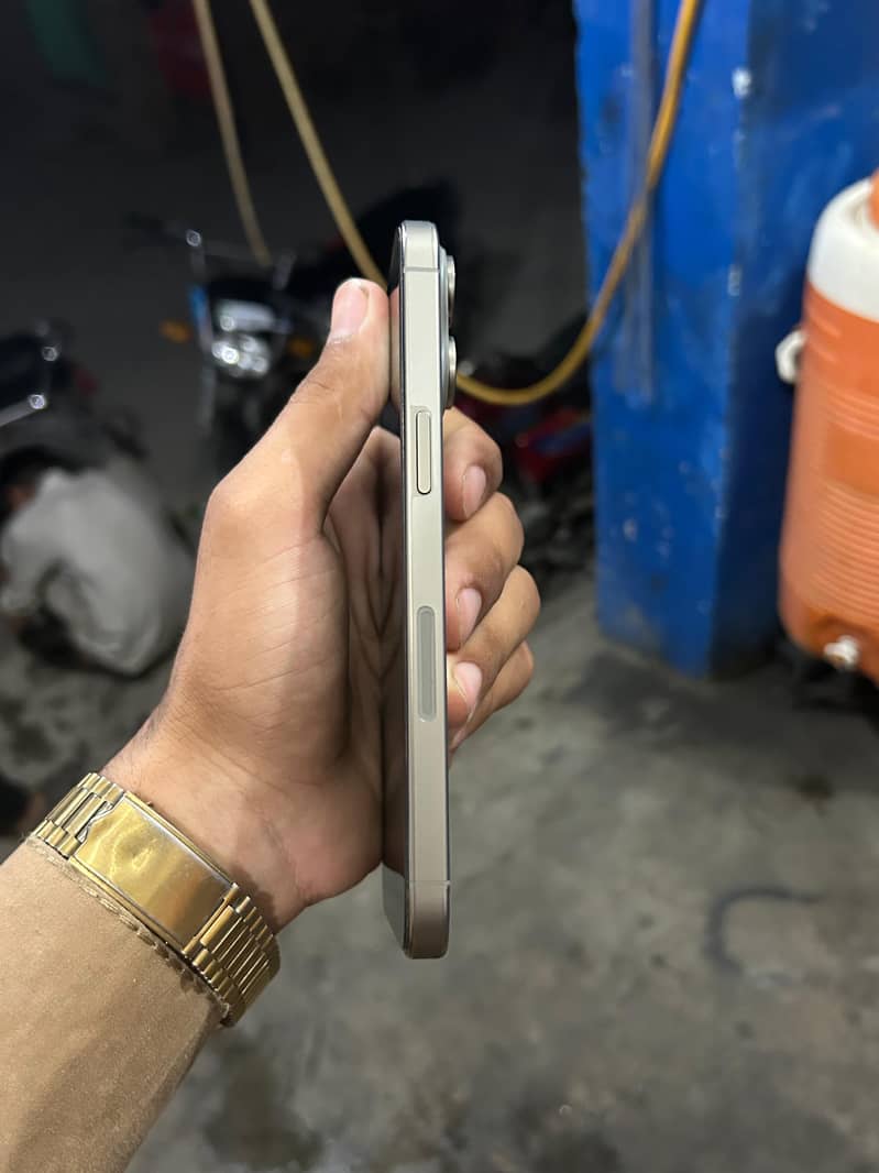 iPhone 15 pro max 3