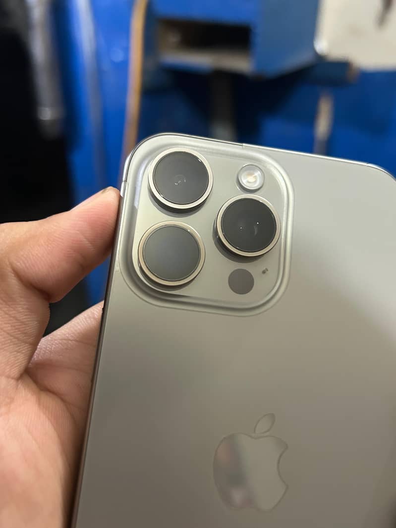 iPhone 15 pro max 4