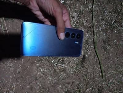 ak mobile sal k leya hy