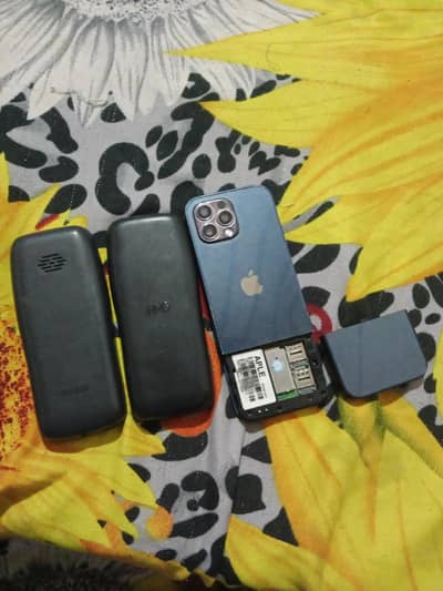 3 mobiles HMD . . VILLAON. . APPLE for sale