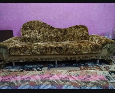 I want to sell this sofa contact 03701613940