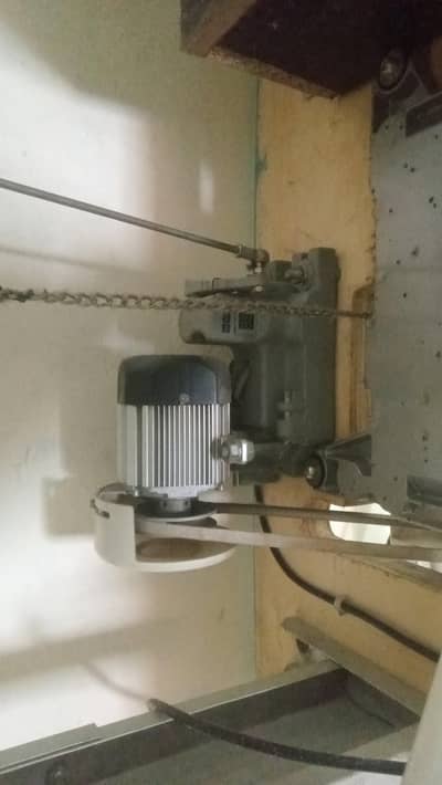 over lock machine new condition 10/10
