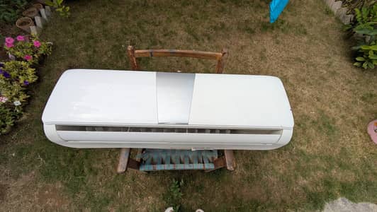 HAIER AIR CONDITIONER AC LIKE NEW