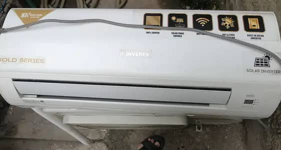 Solar inverter split AC