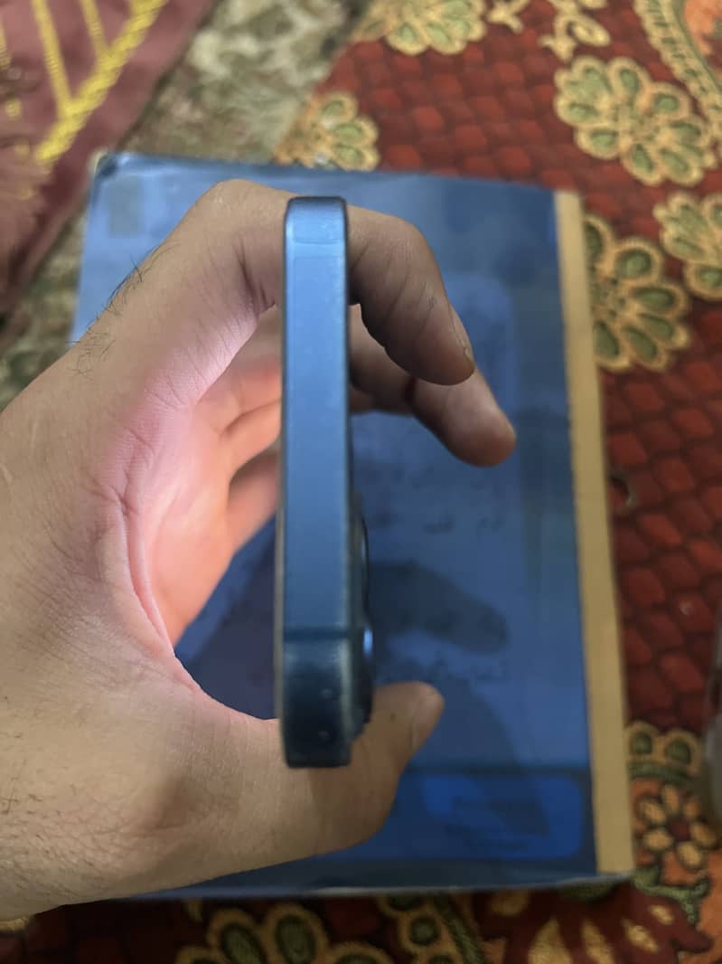 iPhone 13 3