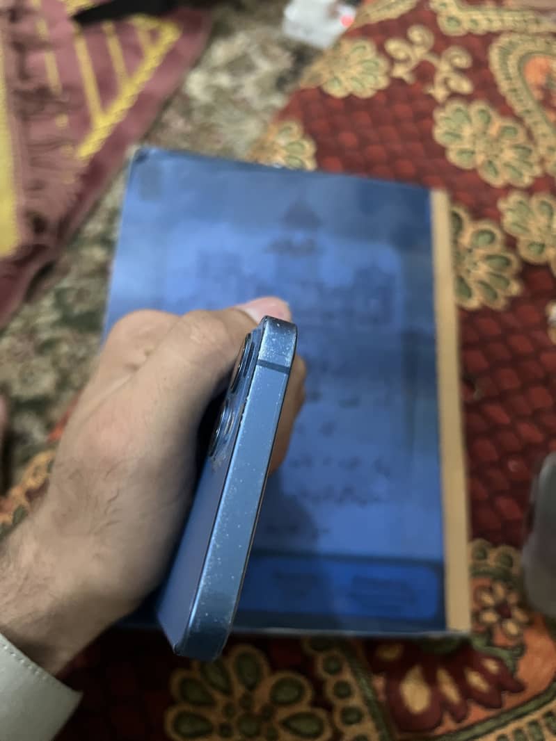 iPhone 13 4