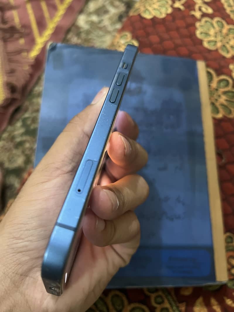 iPhone 13 7