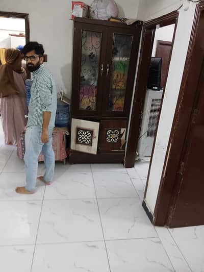3 bed drawing lounge renovated flate for rent tiled flooring America kitchen tiled washrooms 24 hours water and electricity