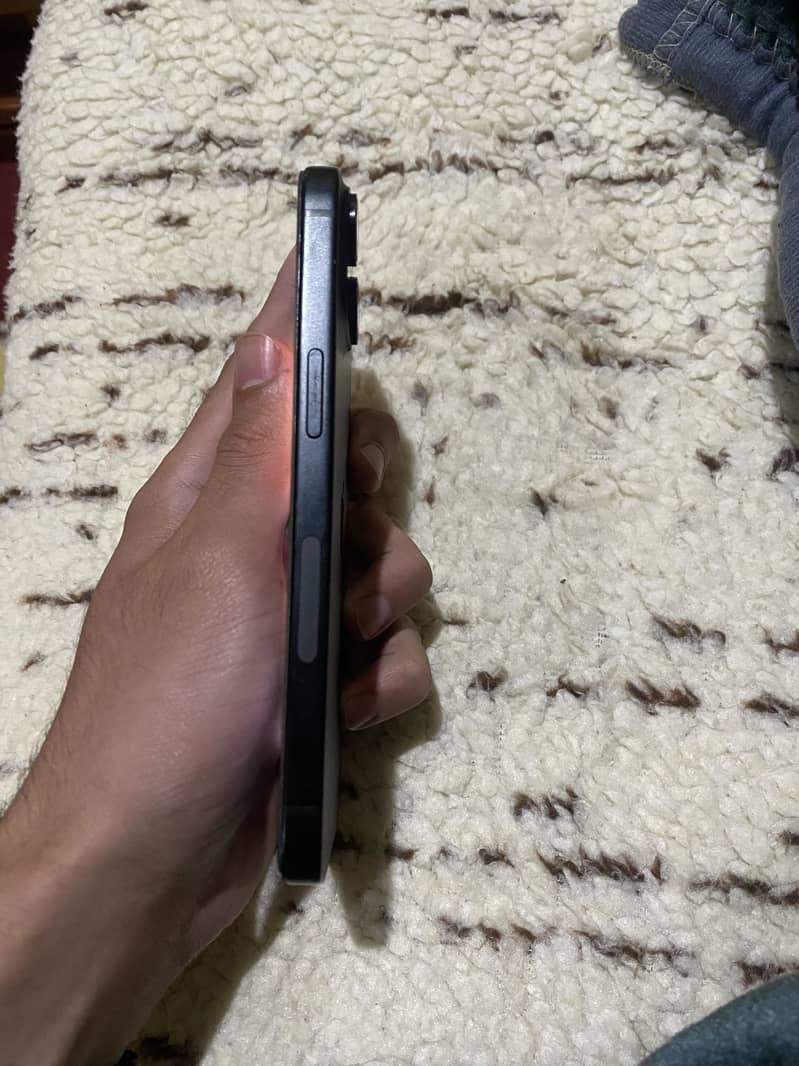 iPhone 15 2