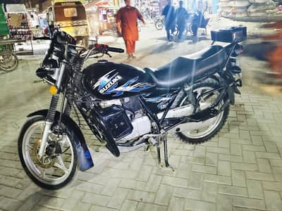 Suzuki GS 150 2022