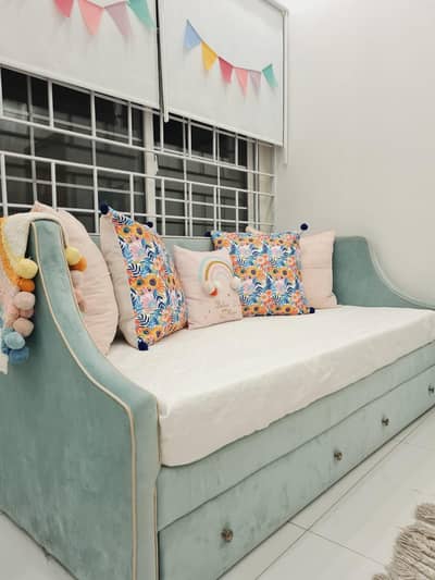 Beautiful Day Bed(Single)