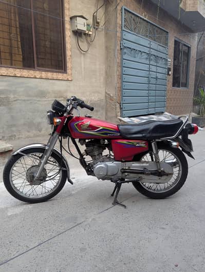 HONDA 125 2017 MODEL IN RED COLOUR