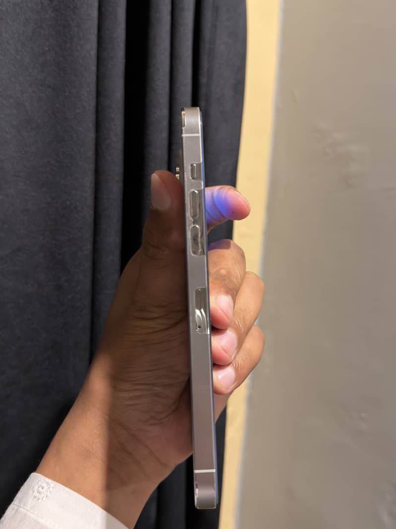 iPhone 14 Pro Max 4