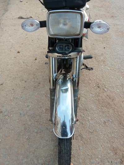 urgent sale Honda CG 125. . . 0319.28857. 16. . exchange with 70 cc
