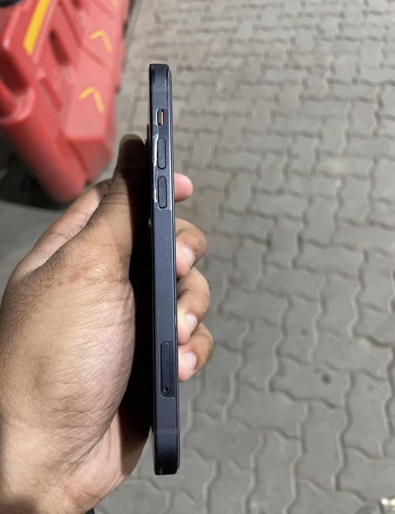 iPhone  12 mini 4