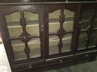 good condition good wooden  jis ny lyni hy paysay km ho jayngy
