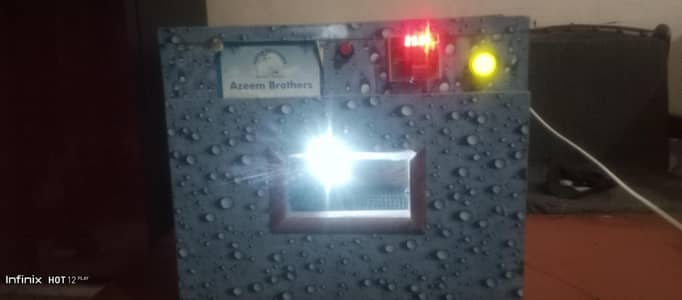 Eggs incubator 24 eggs capacity 10/10 condition  1 year used only