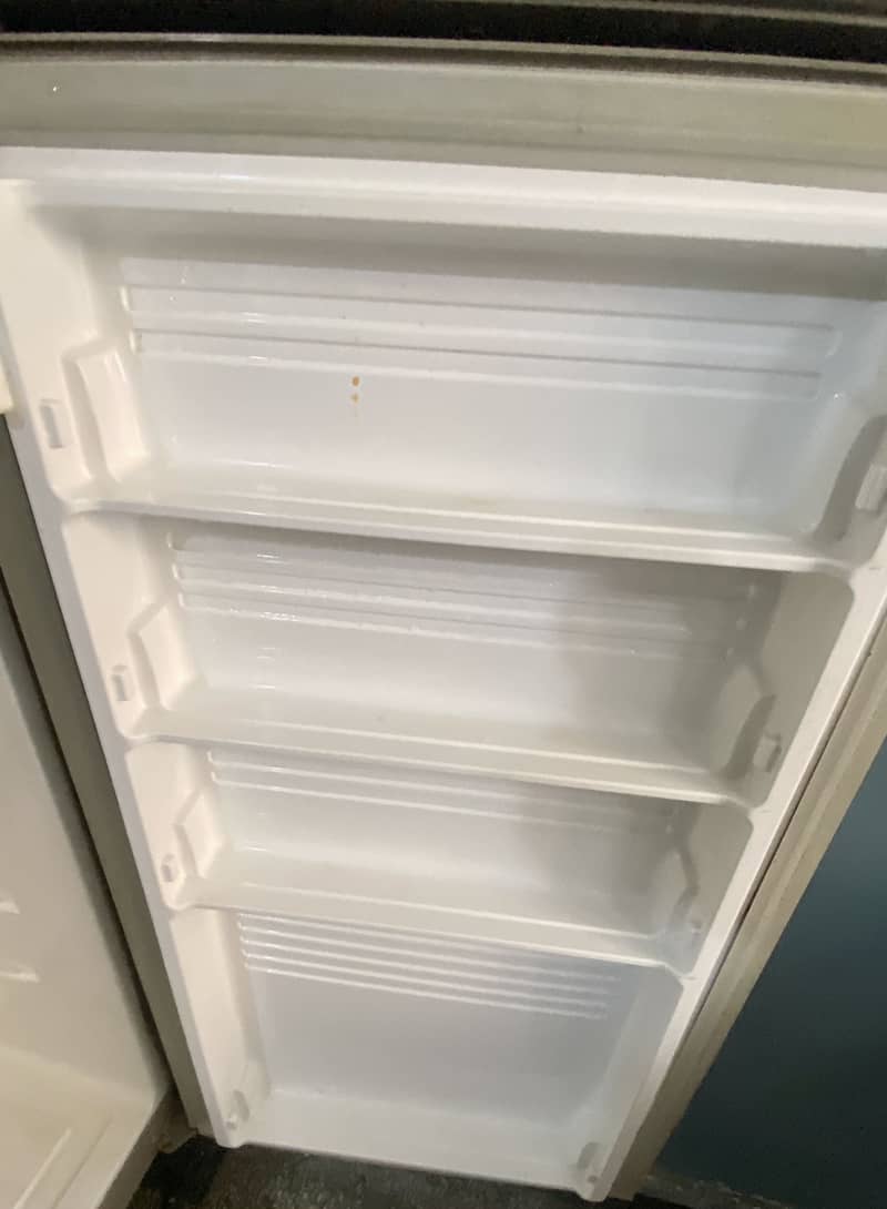 FRIDGE  PEL 4